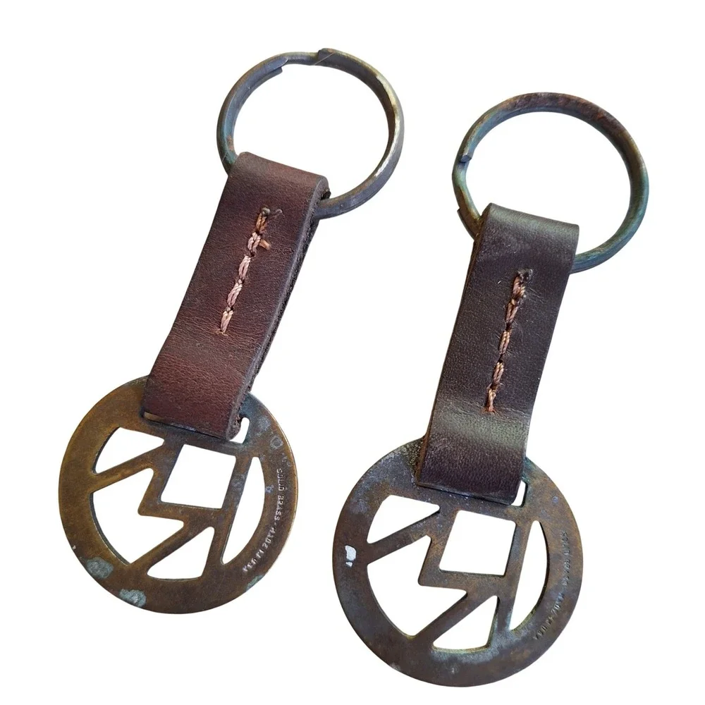 Marlboro Brand Vintage Brass‎ Leather Key Rings Keychains Lot of 2 Circle Logo